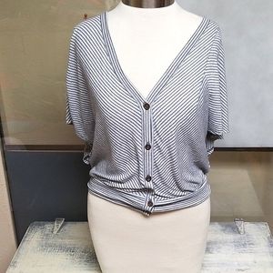 Rewind batwing type top